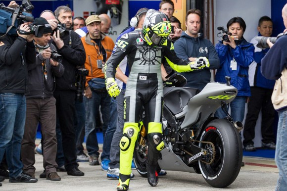 Publik Menunggu Tes Pertama Rossi Bersama Yamaha