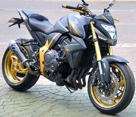 Sedikit Modifikasi  Jadikan Honda CB1000R Makin Keren 