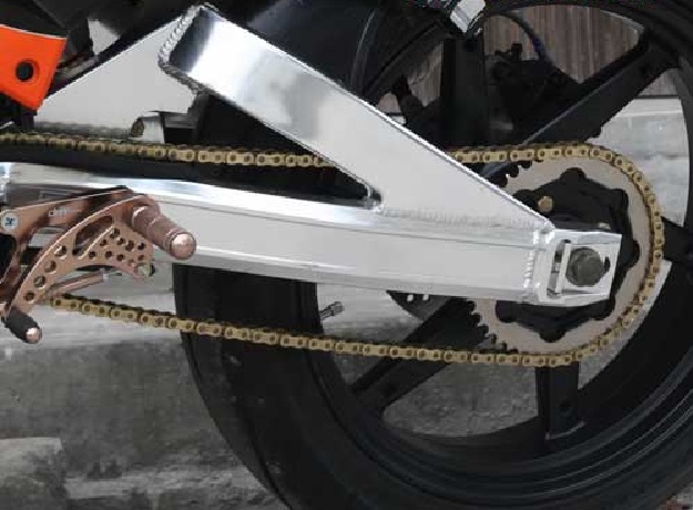 Modifikasi Street Fighter Honda Megapro 2006 Lebih Kekar dan Berotot