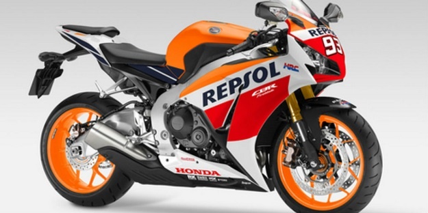 Kedatangan Honda CBR1000RR 2015 di Tanah Air Akan Bersaing Dengan Yamaha R1