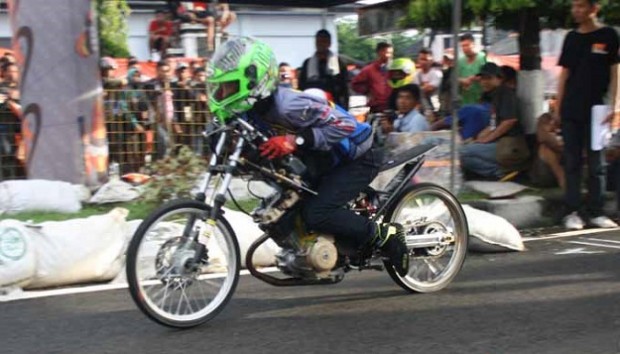 Racikan Suzuki Satria F 150 200 cc Untuk Ajang 201 M Drag 